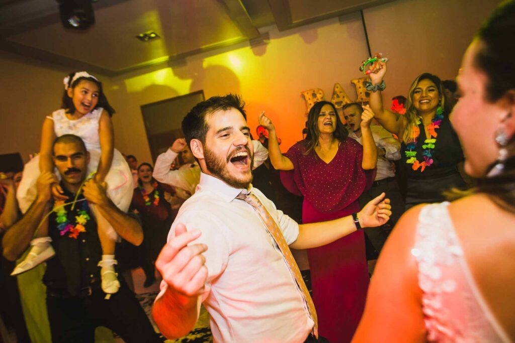 Matrimonio de Cata y Andres en Viña Del Mar, Club Naval Las Salinas – foto de Antonio Orellana (158)